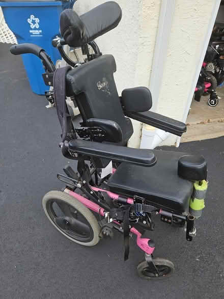 Photo of free child's wheelchair (18929) #1