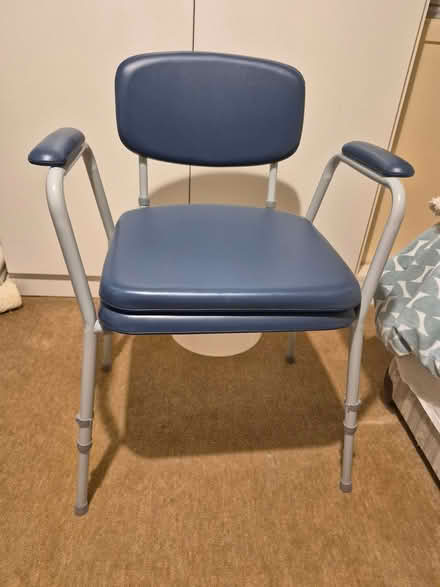 Photo of free Dovedale comfort Commode (Northchurch HP4) #1