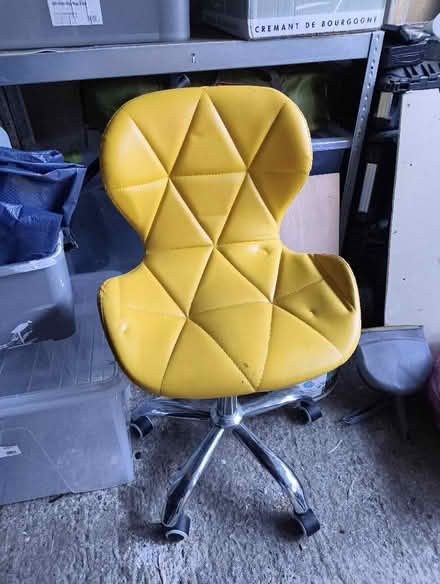 Photo of free Yellow office chair (Prittlewell SS2) #1