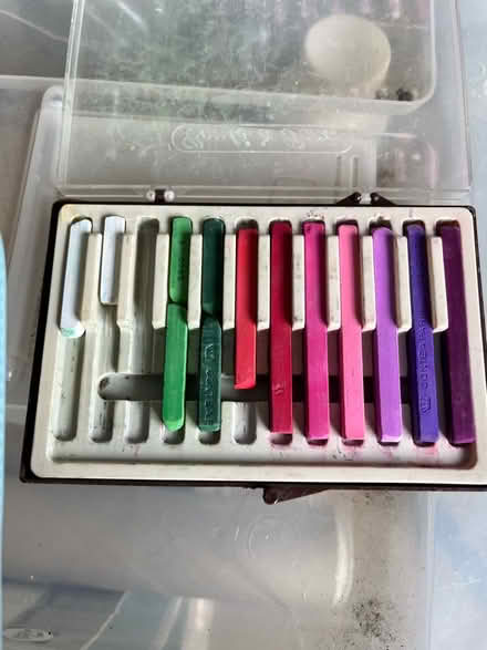 Photo of free conte paris pastel set plus rembrandt soft pastel (Hoddesdon EN11) #1