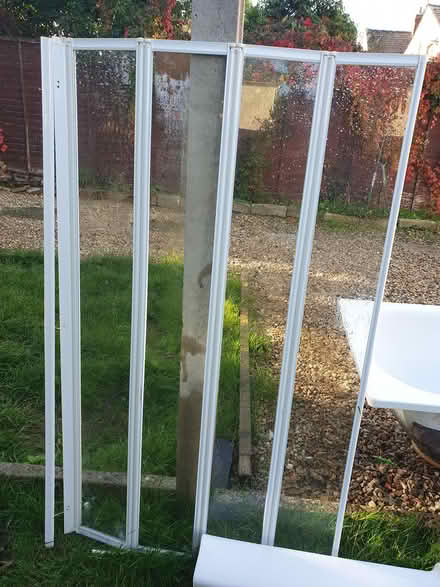 Photo of free Bath tub (Gloucester) #2