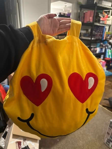 Photo of free Emoji costume (Kennedy Sheppard) #1