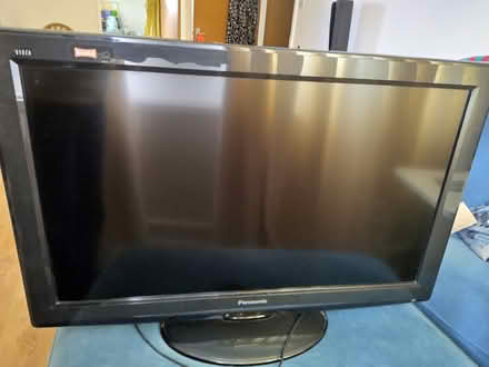 Photo of free Panasonic 32 inch TV (TX-L32S20B) (King's Hedges Ward CB4) #1
