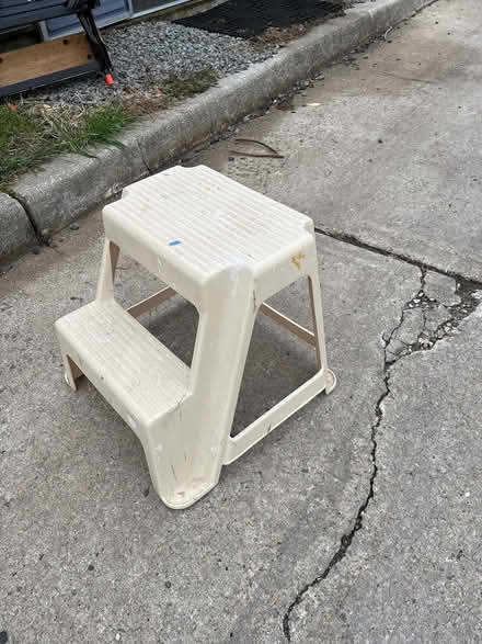Photo of free Steps stool (Oradell) #1