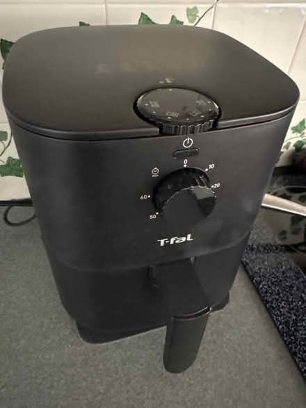 Photo of free Air fryer that needs a part (Carlingwood area) #1