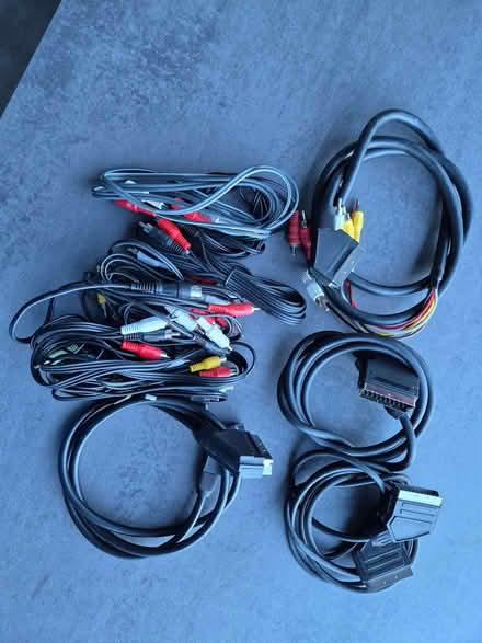 Photo of free Legacy audio cables (Loosley Row HP27) #1