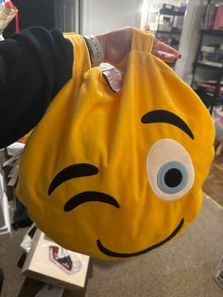 Photo of free Emoji costume (Kennedy Sheppard) #2