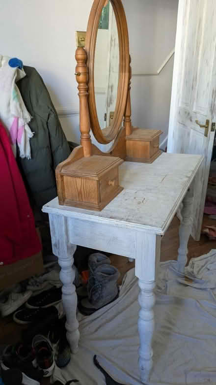 Photo of free Dressing table and mirror (Selhurst, CR0) #3