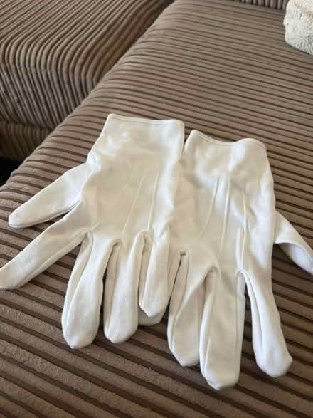 Photo of free chauffeur white gloves for men (WF12 Chickenley / Dewsbury.) #2