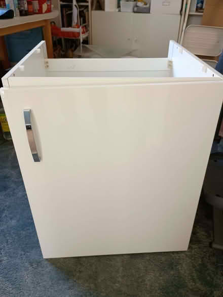 Photo of free White Kitchen base unit Cabinet 60cm wide (Whitwick LE67) #1
