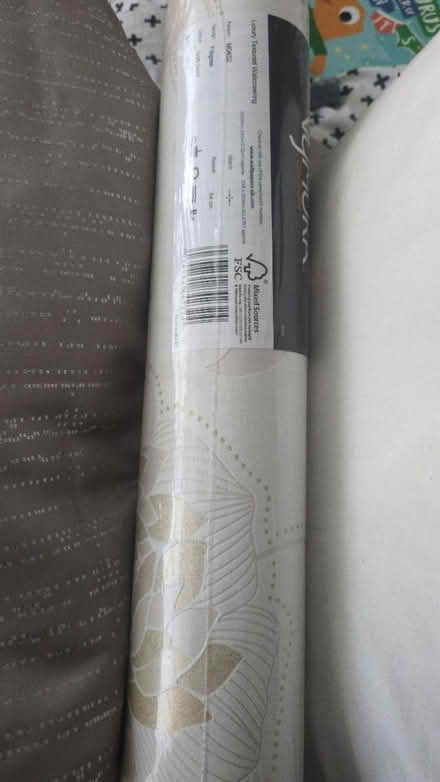 Photo of free 1 roll gold wallpaper (Urmston M41) #1