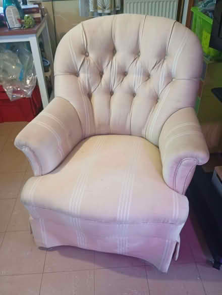 Photo of free Slipper chair (King's Hedges Ward CB4) #2