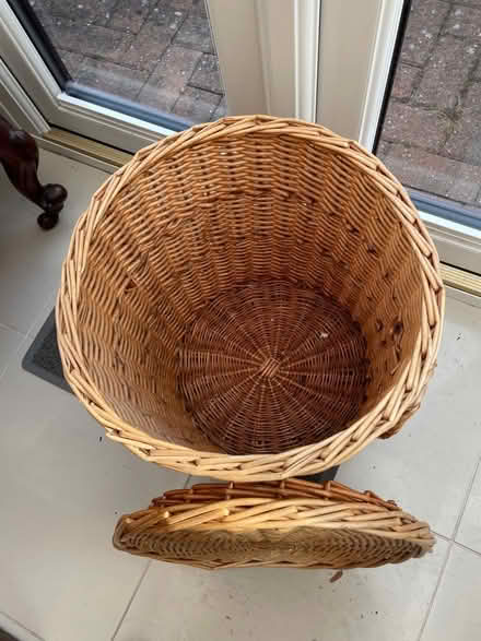 Photo of free Cane basket with handles and lid no 4 (Addiscombe CR0) #2