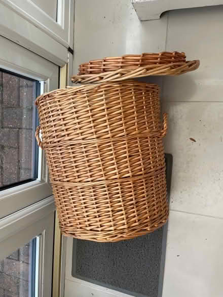 Photo of free Cane basket with handles and lid no 4 (Addiscombe CR0) #3