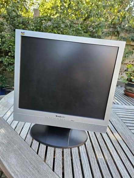 Photo of free ViewSonic VG710s PC monitor (Petersfield GU32) #1