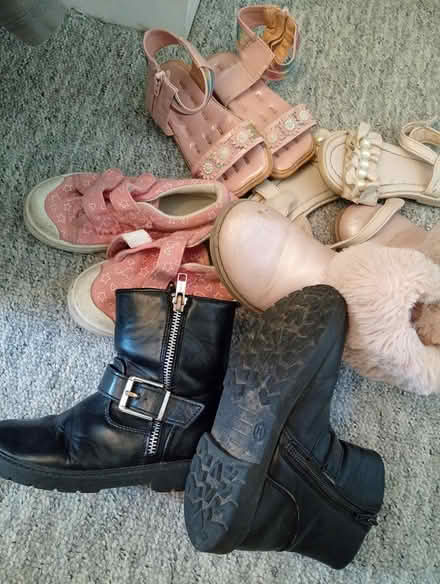 Photo of free Girls shoe (Bushey) #2