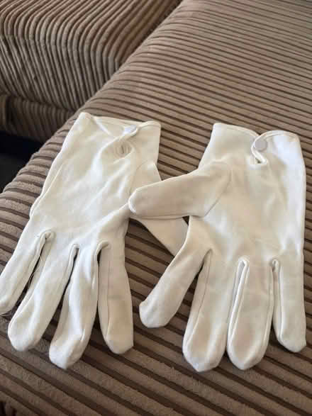 Photo of free chauffeur white gloves for men (WF12 Chickenley / Dewsbury.) #1
