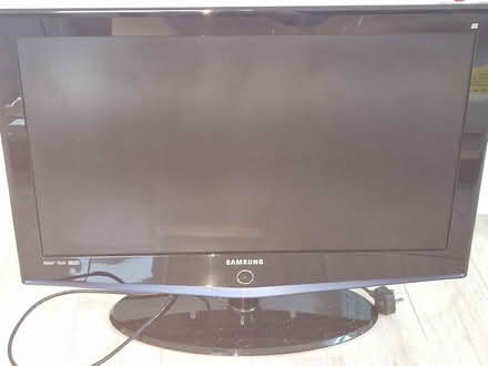 Photo of free Samsung 28 inch TV (Round Hill BN2) #1