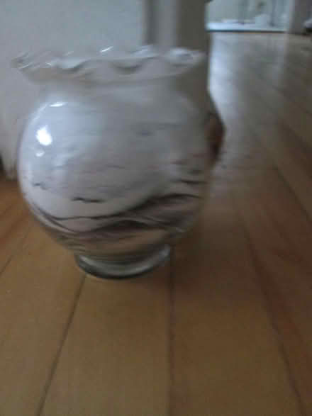 Photo of free clear glass vase, empty (Old Ottawa South) #1