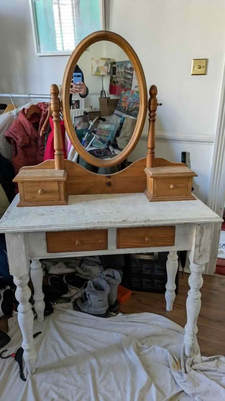 Photo of free Dressing table and mirror (Selhurst, CR0) #1