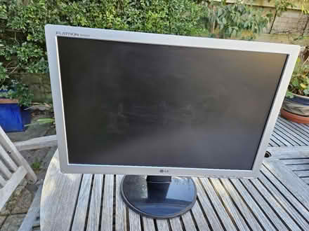 Photo of free LG Flatron W2042S PC monitor (Petersfield GU32) #1