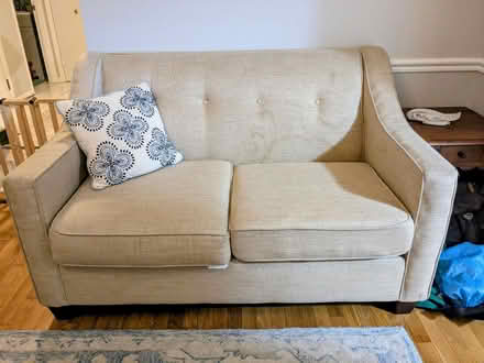 Photo of free Love Seat (Briardale and Bethayres) #1