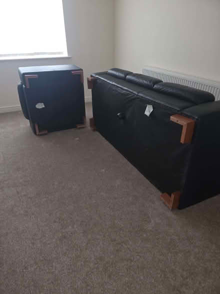 Photo of free 3+1 Sofa set (Daisy Hill BL5) #1