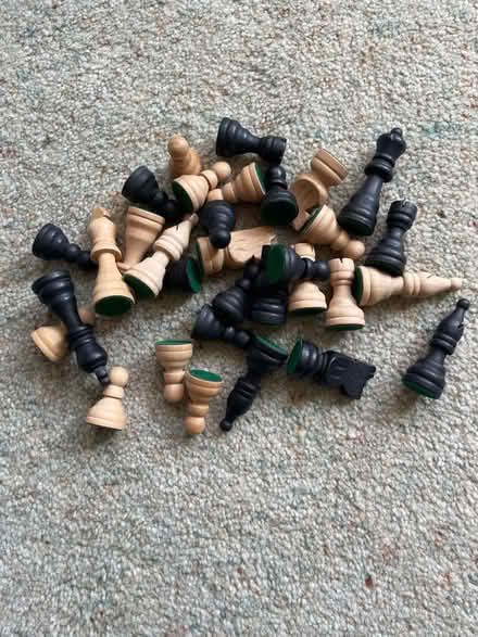 Photo of free Chess/Draughts board solid wood and pieces (De Parys MK40) #2
