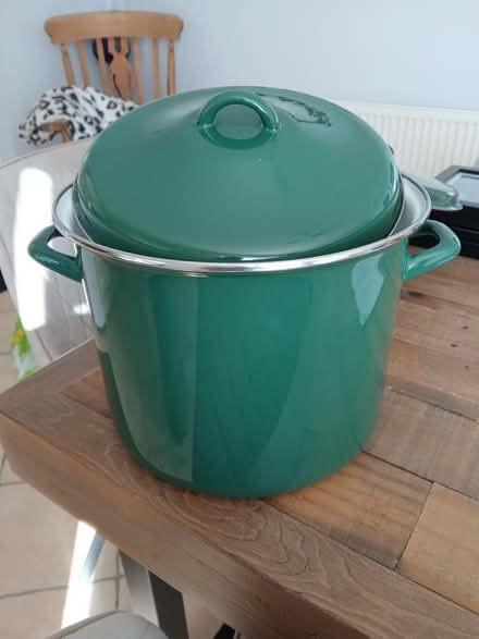Photo of free 2 Big Casserole pans (Widnes Cheshire) #2