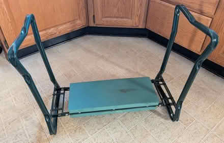 Photo of free garden bench/kneeler (Anna st in Teaneck) #1