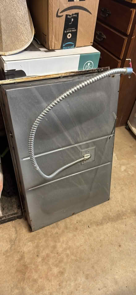 Photo of free Hotpoint drop in stovetop works (5 miles north of merkel) #2