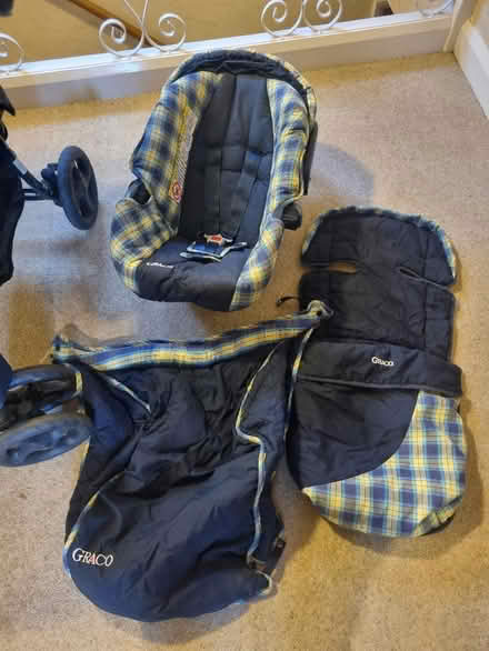 Photo of free Graco travel system - pushchair and infant car seat (Welwyn Garden City AL8) #3