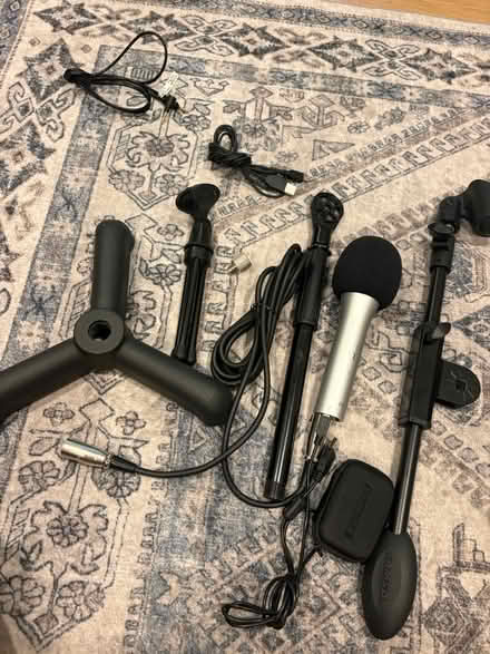 Photo of free Samsung microphone and stand (94087) #1