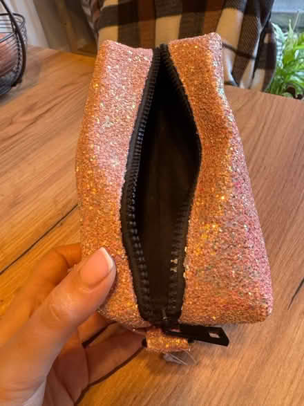 Photo of free Make-up bag sparkling pink (Leeds LS10) #4