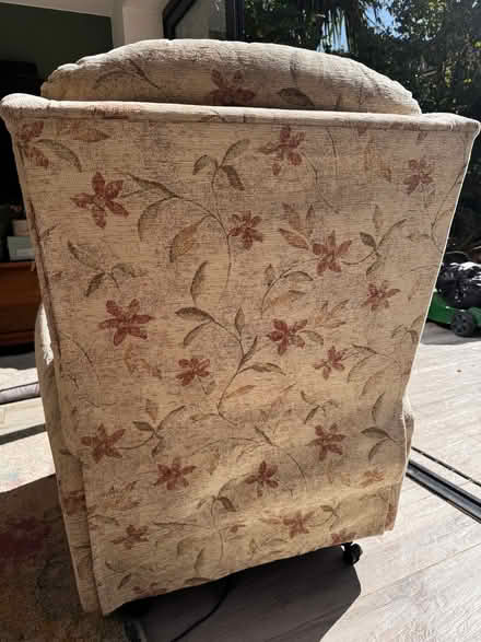 Photo of free Electric Recliner chair (Streatham Park SW16) #4