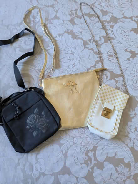Photo of free Over shoulder bags (Yoker G14) #2