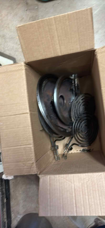 Photo of free Hotpoint drop in stovetop works (5 miles north of merkel) #3
