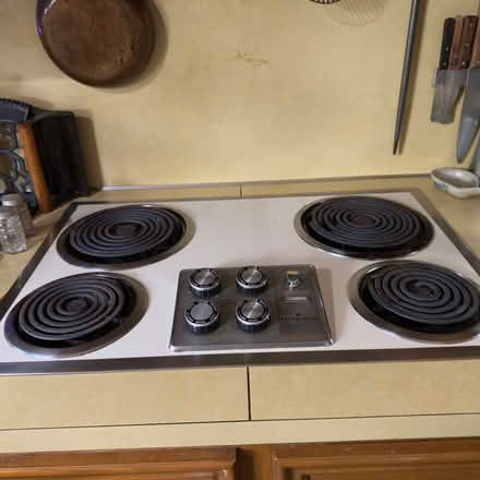 Photo of free Hotpoint drop in stovetop works (5 miles north of merkel) #1