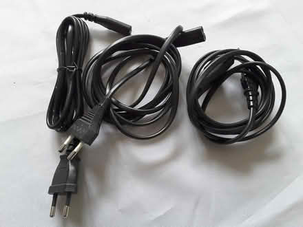 Photo of free European power cables (HP13 near railway station) #1