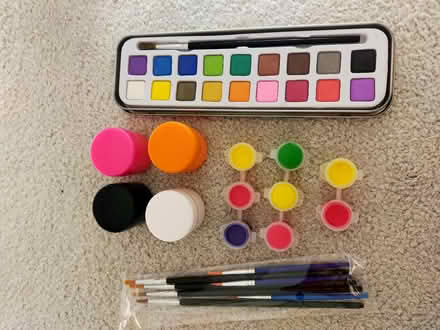Photo of free Paints and brushes (Bennetts End HP3) #1