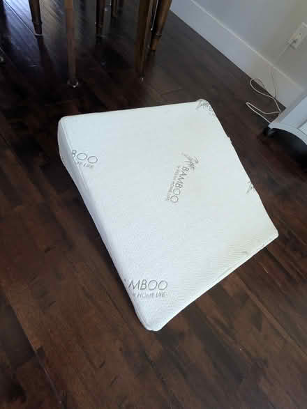 Photo of free Wedge pillow (94040) #2