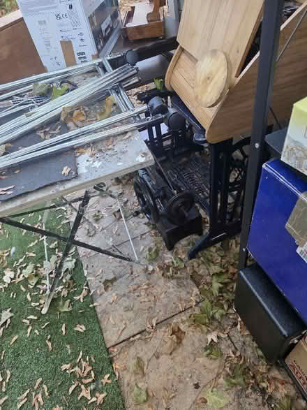 Photo of free Bamboo breadwinner and kitchen roll holder (Sutton Courtenay OX14) #4