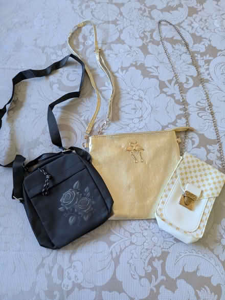 Photo of free Over shoulder bags (Yoker G14) #1