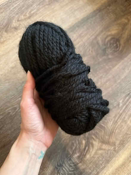 Photo of free Black acrylic yarn (Weedon NN7) #2