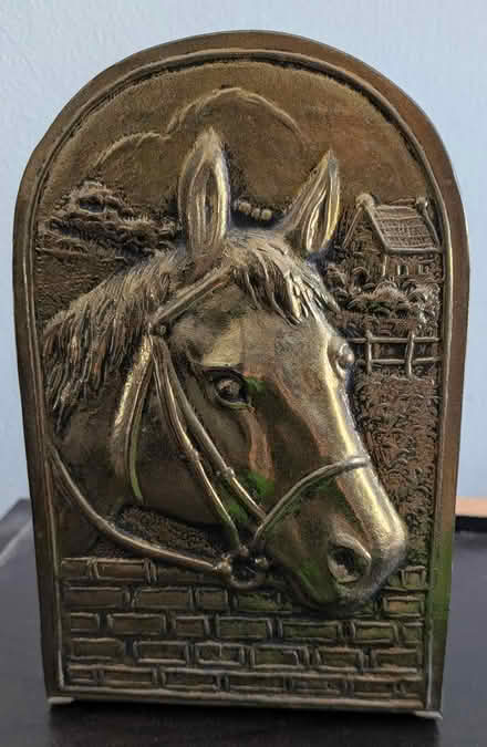 Photo of free solo horse bookend (Anna st in Teaneck) #1