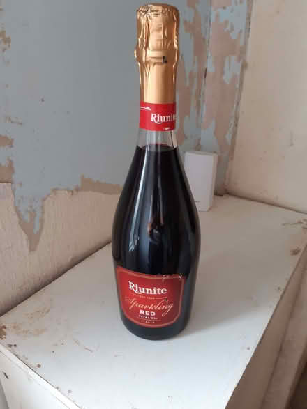 Photo of free Sparking Red Wine (Old Walcot SN3) #1