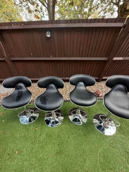Photo of free Dining table and chairs set (Bracknell) #4
