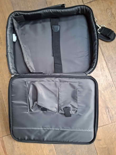 Photo of free Targus shoulder strap laptop case (Alexandra Park N11) #2