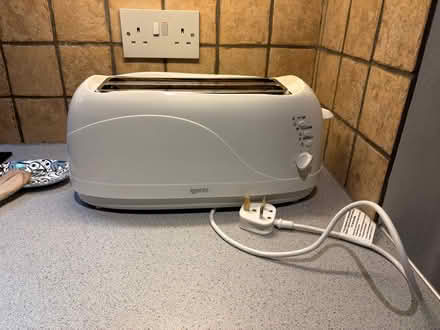 Photo of free White toaster - 4 slices (Canonbury N1) #1