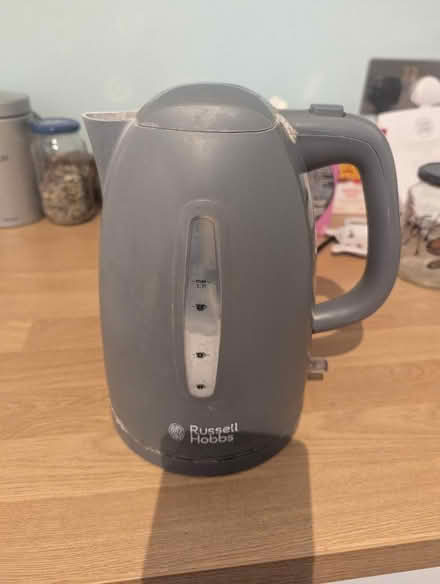 Photo of free Kettle, toaster, glass plate (Moulsecoomb BN2) #1